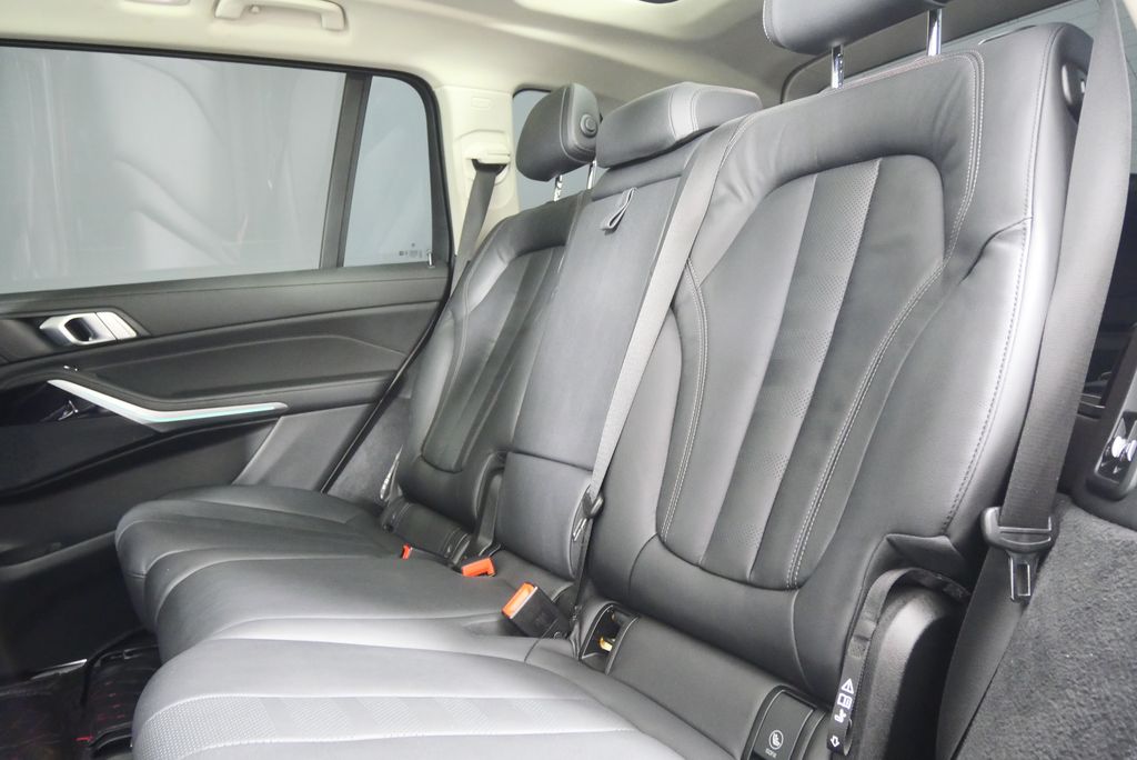 Thumbnail: 2021 BMW X7 - 16