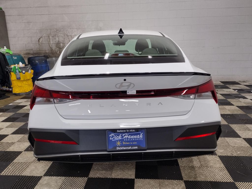 2025 Hyundai Elantra SEL Sport