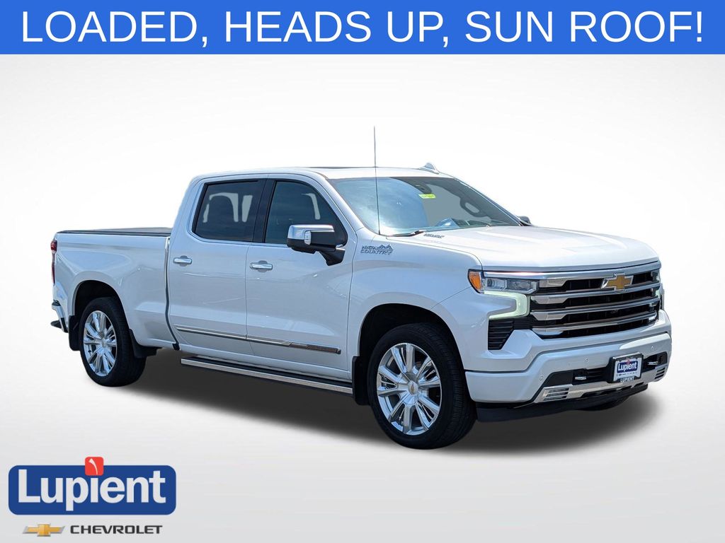 White (Iridescent Pearl Tricoat) 2022 Chevrolet Silverado 1500 Pickup Truck Four-Wheel Drive Automatic