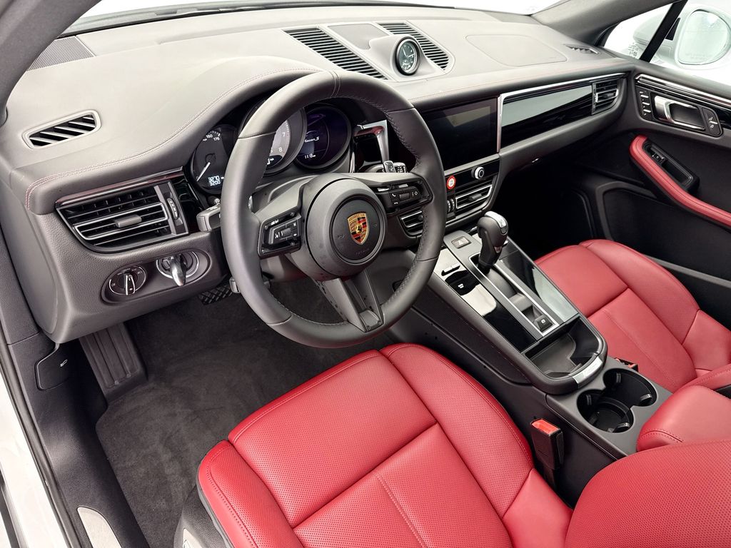 Thumbnail: 2026 Porsche Macan - 9