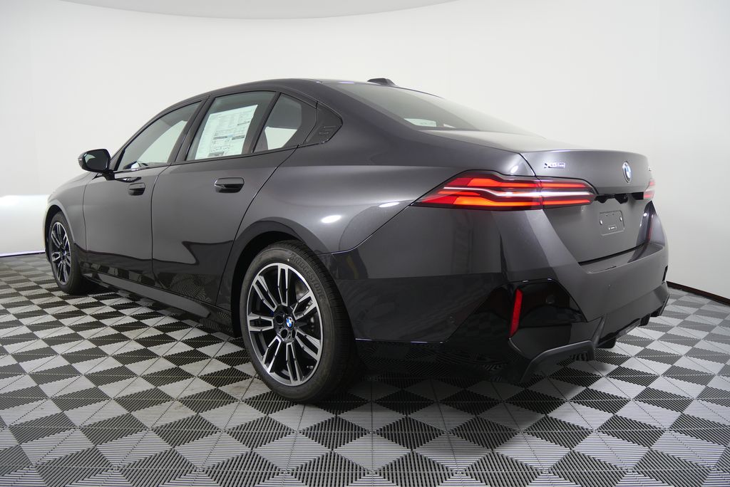 Thumbnail: 2026 BMW 5 Series - 5