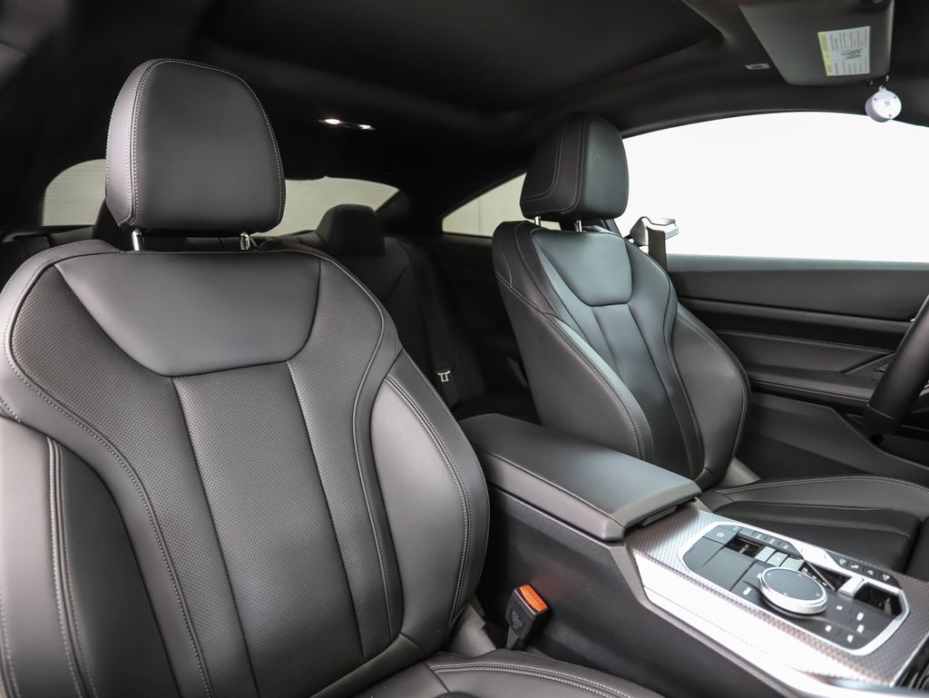 Thumbnail: 2025 BMW 4 Series - 26
