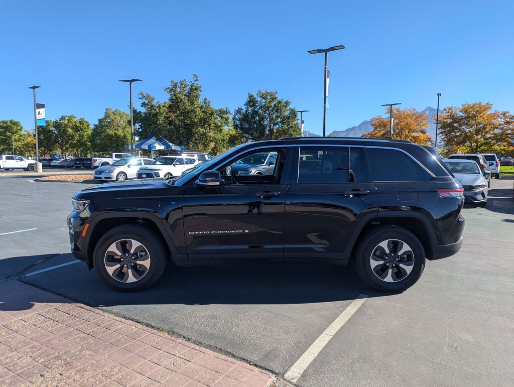 2023 Jeep Grand Cherokee Base 4xe 8