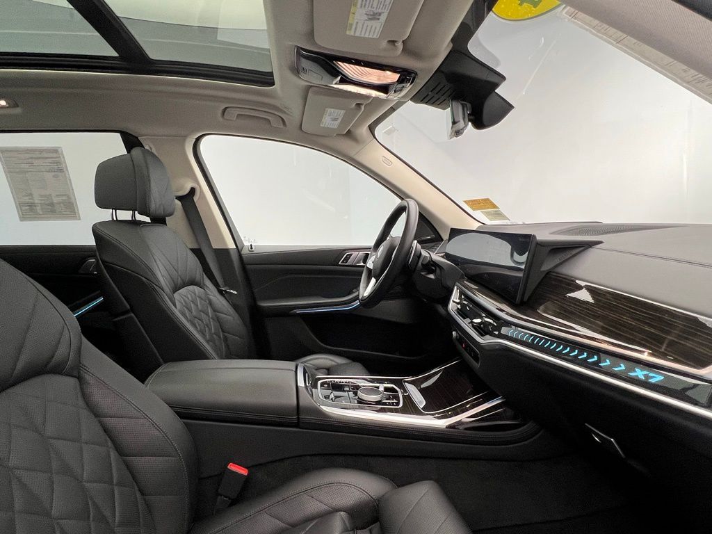 Thumbnail: 2024 BMW X7 - 6