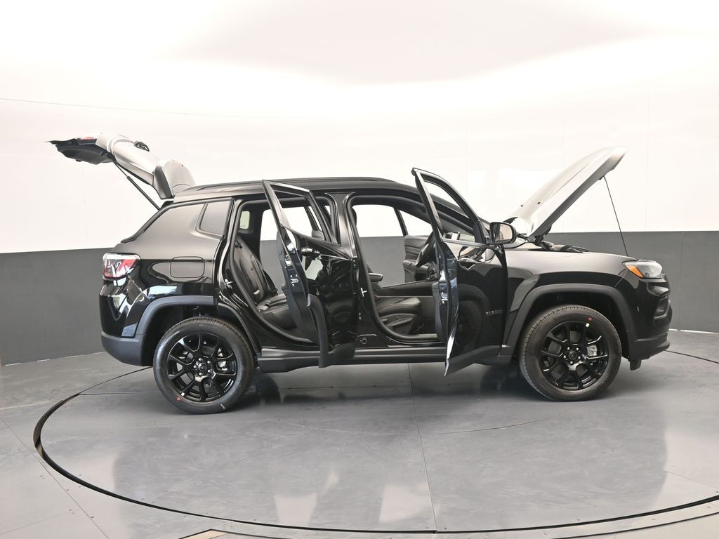 New 2026 Diamond Black Crystal Pearlcoat Jeep Latitude image 66