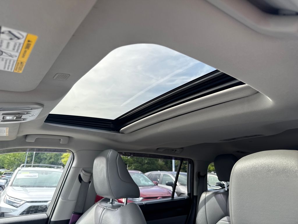 2022 Toyota Highlander XLE photo 18