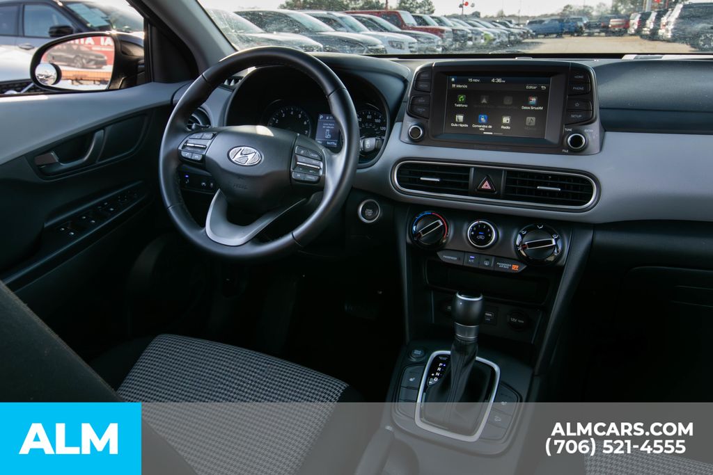2021 Hyundai Kona SEL photo 2