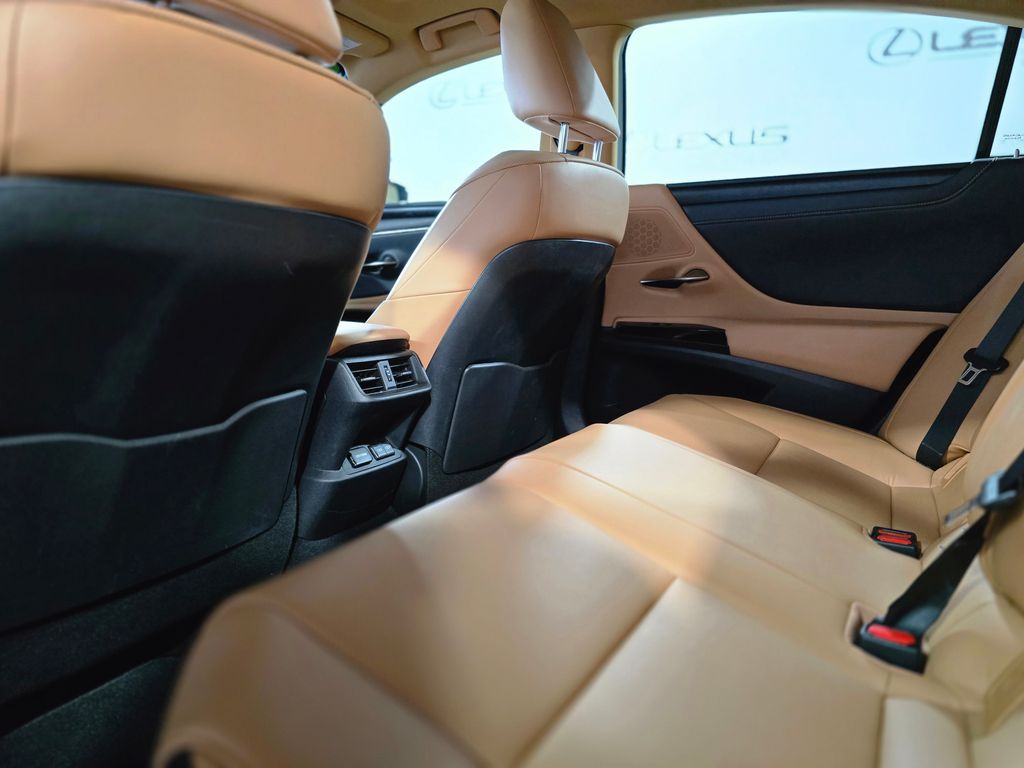 Thumbnail: 2025 Lexus ES - 26