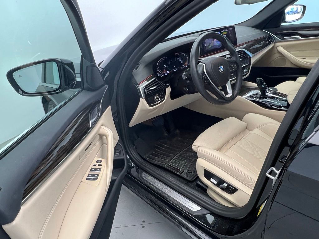 Thumbnail: 2023 BMW 5 Series - 24