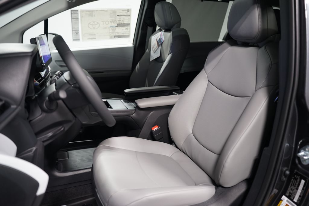 Thumbnail: 2025 Toyota Sienna - 27