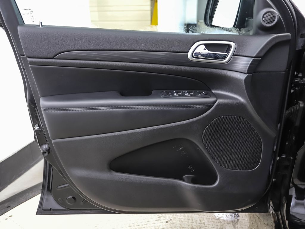 Thumbnail: 2020 Jeep Grand Cherokee - 9