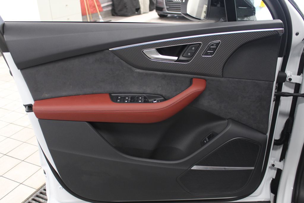 Thumbnail: 2026 Audi SQ7 - 16