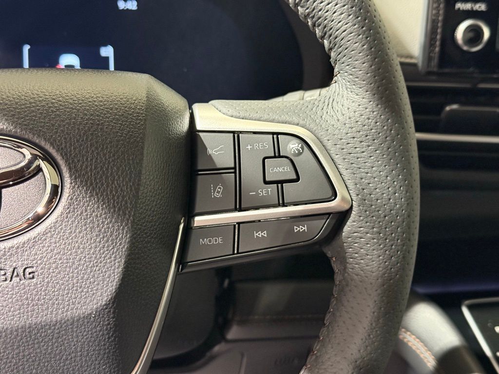 Thumbnail: 2025 Toyota Sienna - 28