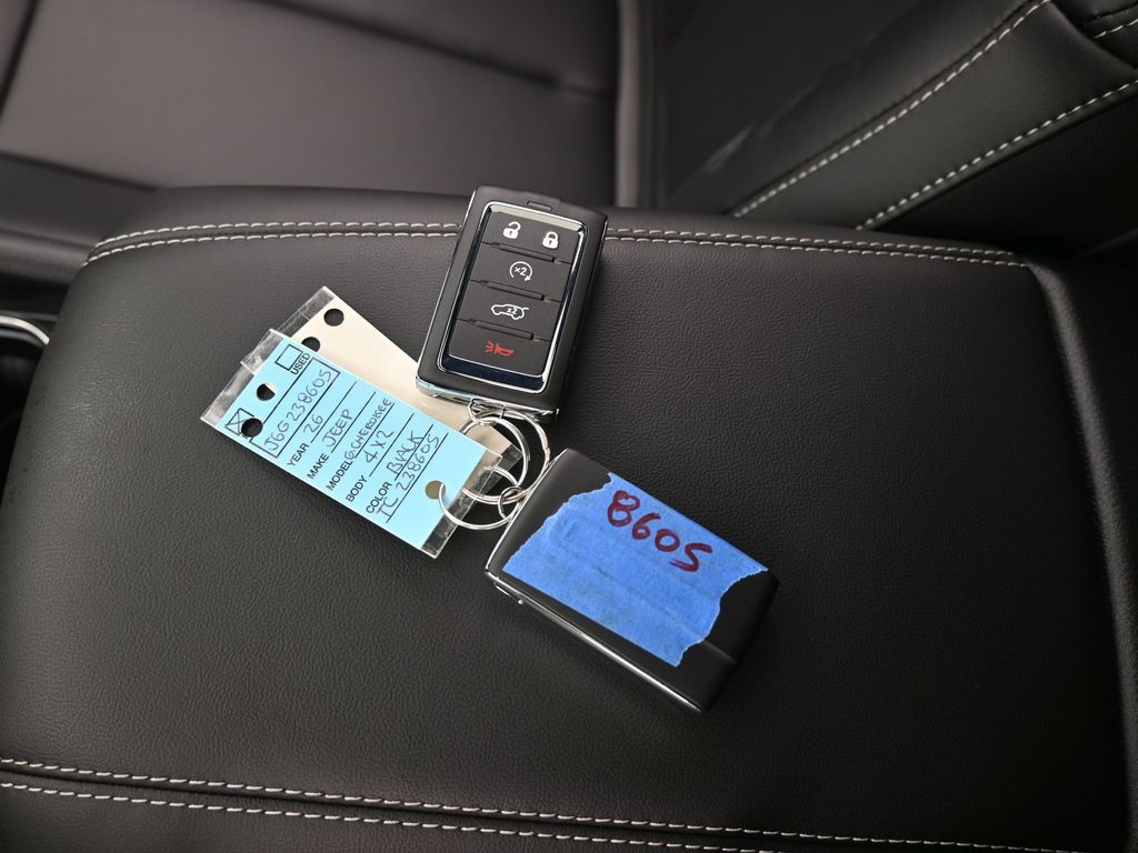 New 2026 Diamond Black Crystal Pearlcoat Jeep Limited image 20