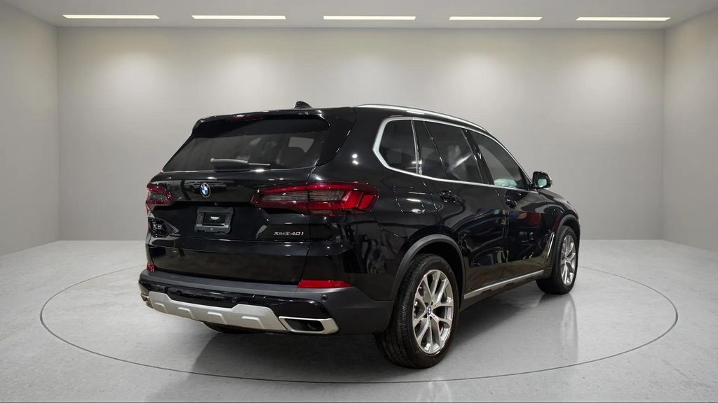 Used 2022 Black BMW xDrive40i image 5