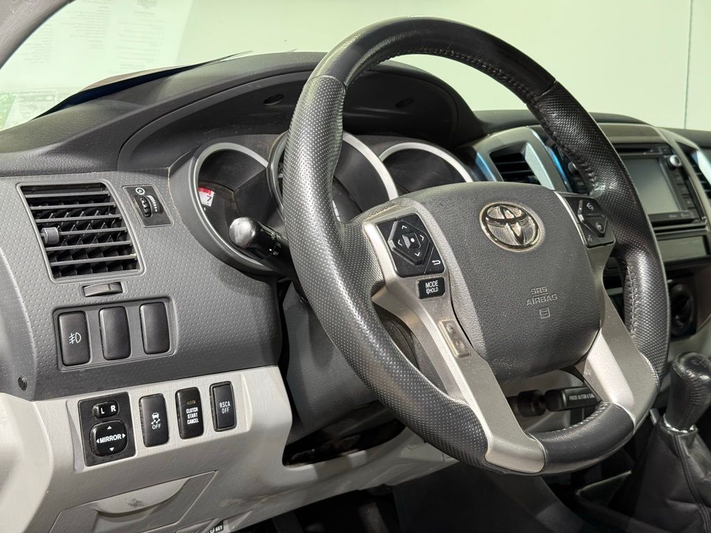 Thumbnail: 2015 Toyota Tacoma - 16