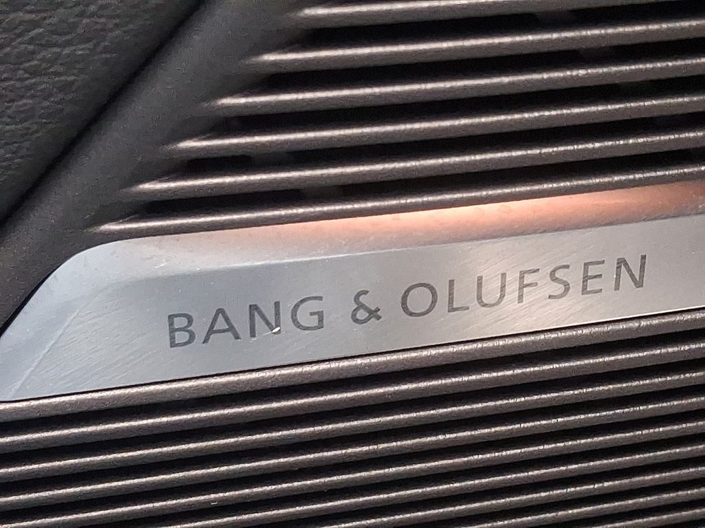 Thumbnail: 2024 Audi RS Q8 - 27