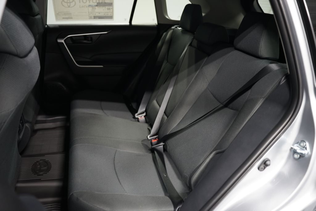 2025 Toyota RAV4 LE 27