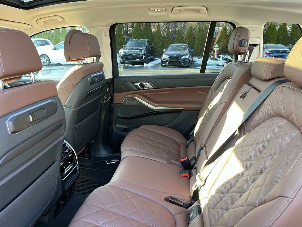 Thumbnail: 2024 BMW X7 - 23