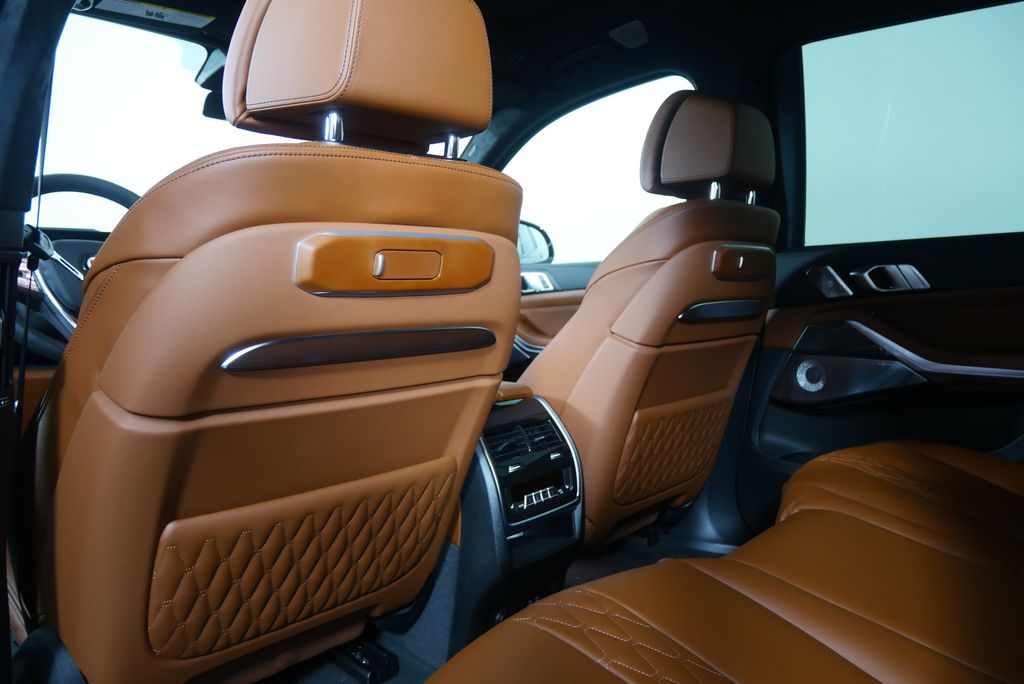 Thumbnail: 2026 BMW X7 - 20