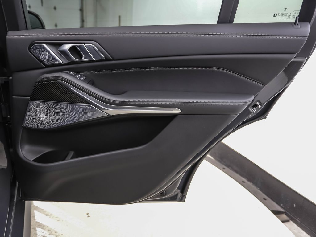 Thumbnail: 2027 BMW X7 - 31