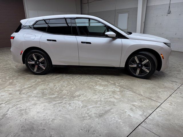 New 2026 White BMW xDrive60 image 6