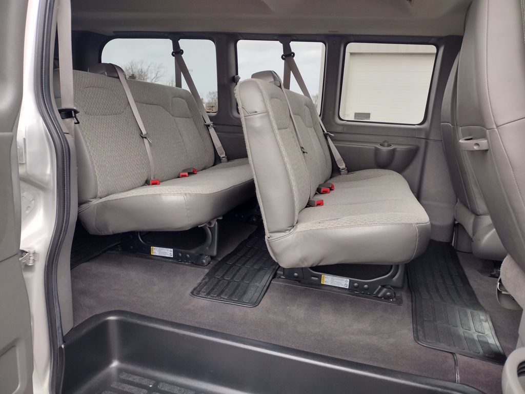 2022 Chevrolet Express 3500 LT photo