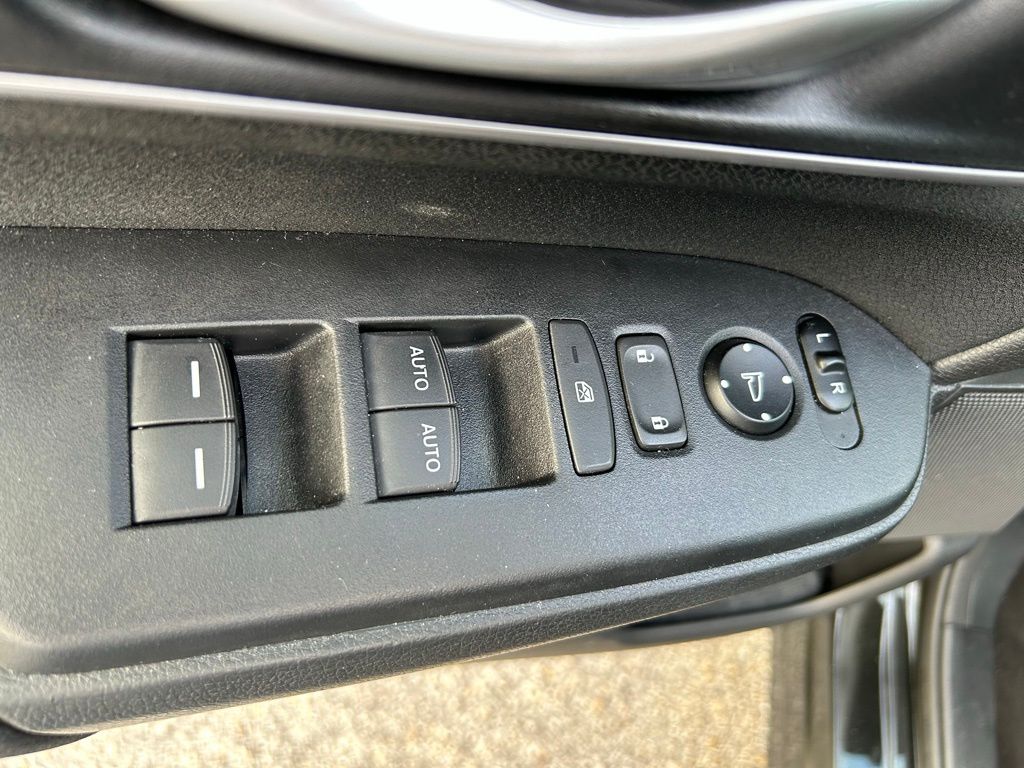 Thumbnail: 2017 Honda CR-V - 17