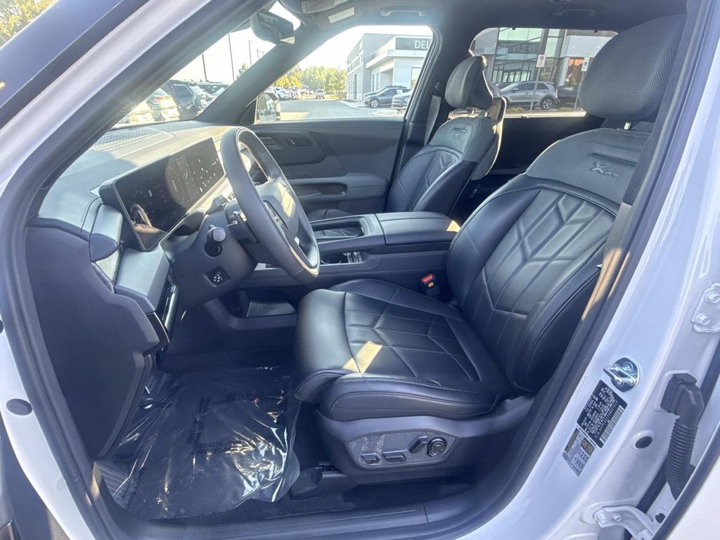 Used 2027 White Kia X-Pro SX-Prestige image 15