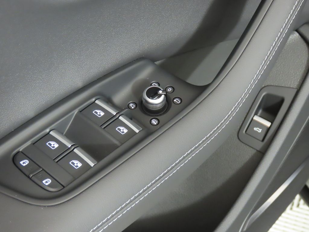 Thumbnail: 2025 Audi Q7 - 29