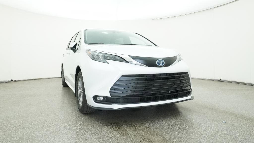 Thumbnail: 2025 Toyota Sienna - 6