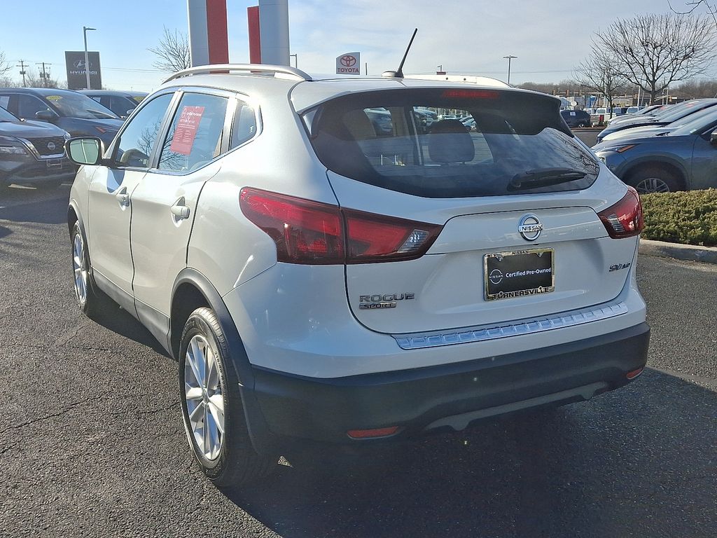 Thumbnail: 2018 Nissan Rogue Sport - 4