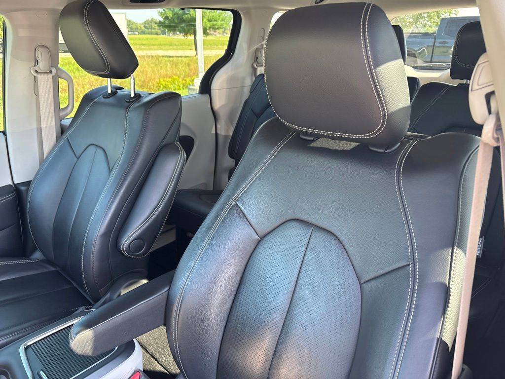 Used 2022 Chrysler Pacifica Van
