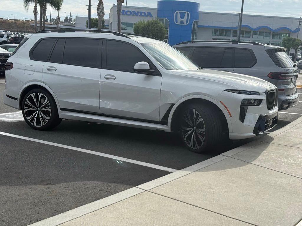 Thumbnail: 2023 BMW X7 - 4