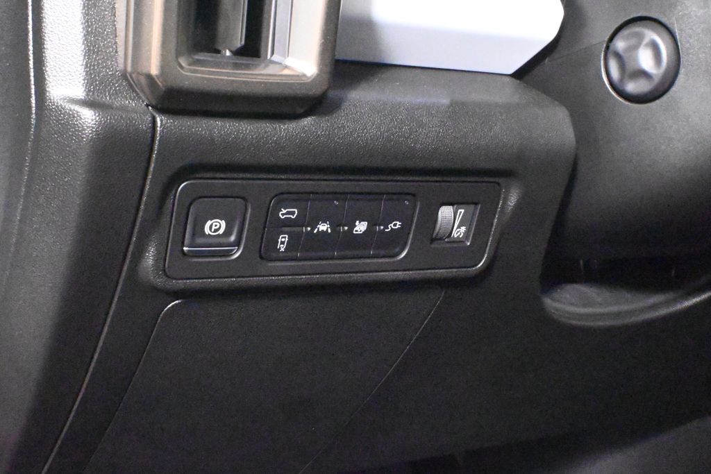 Thumbnail: 2025 GMC Hummer EV - 30