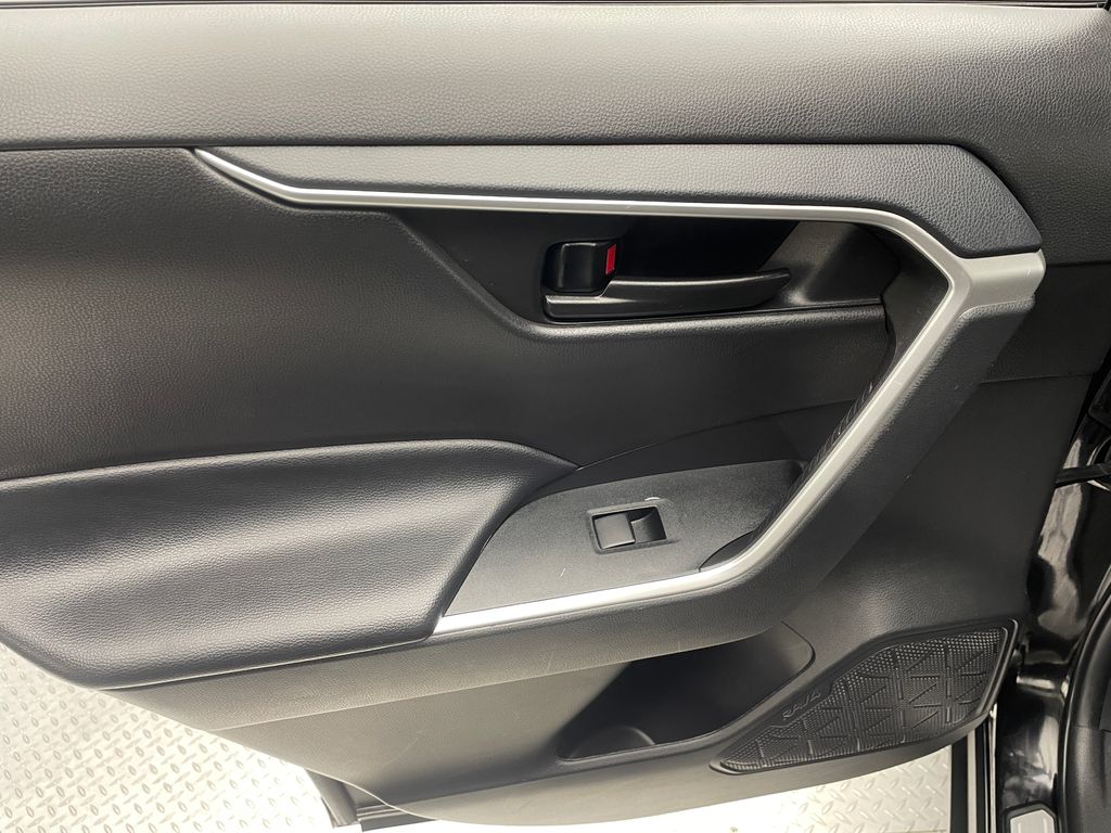 Thumbnail: 2023 Toyota RAV4 - 31