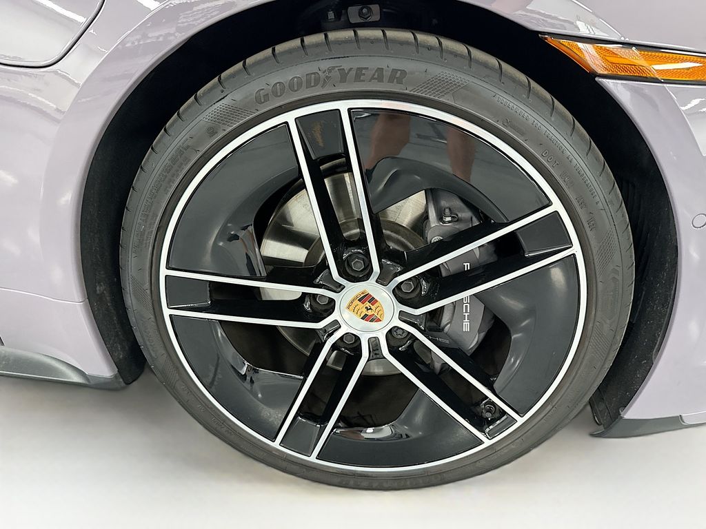 Thumbnail: 2025 Porsche Taycan - 32