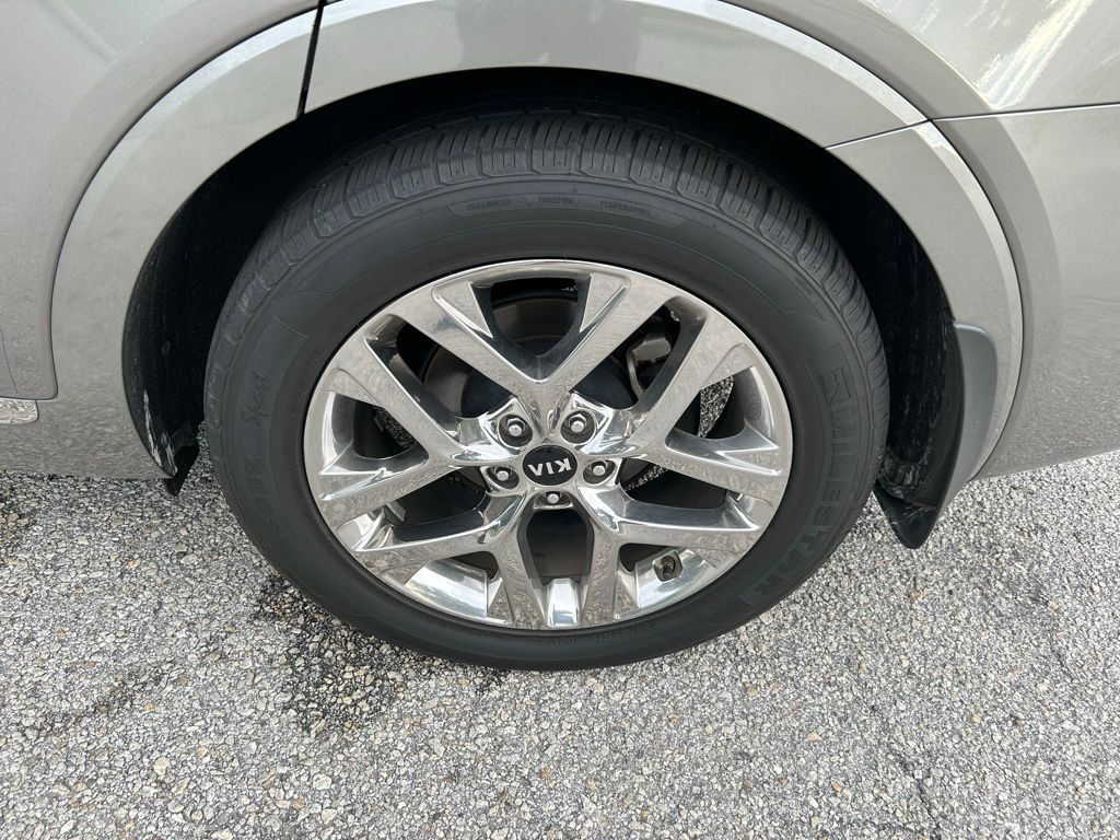 Thumbnail: 2019 Kia Sorento - 9