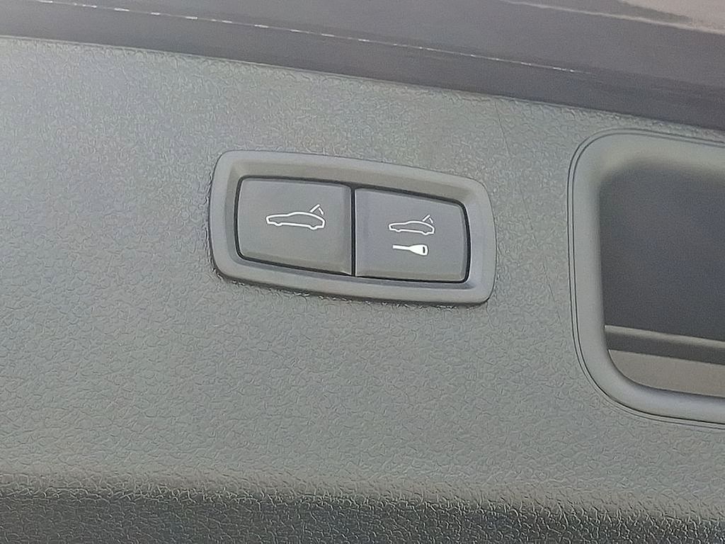 Thumbnail: 2025 Porsche Macan - 30