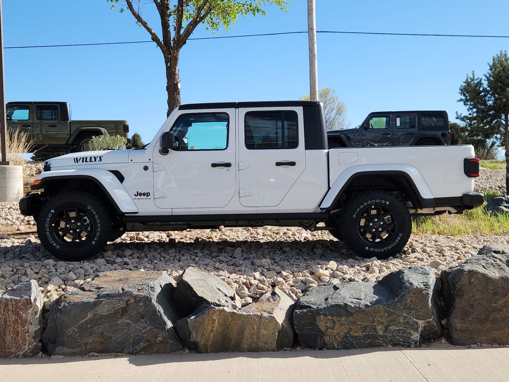 View vehicle photo 2