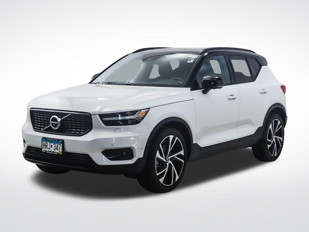 Thumbnail: 2022 Volvo XC40 - 1