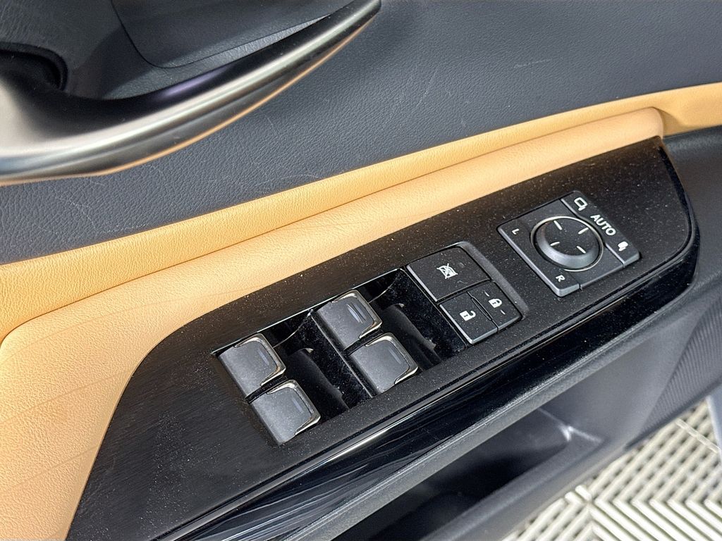 2022 Lexus ES  18