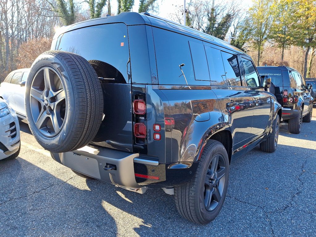 2025 Land Rover Defender 110 3