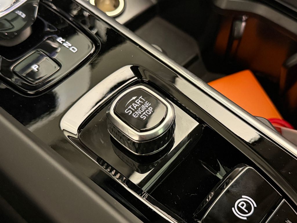 Thumbnail: 2026 Volvo XC60 - 32
