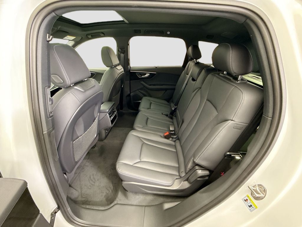 Thumbnail: 2026 Audi Q7 - 20