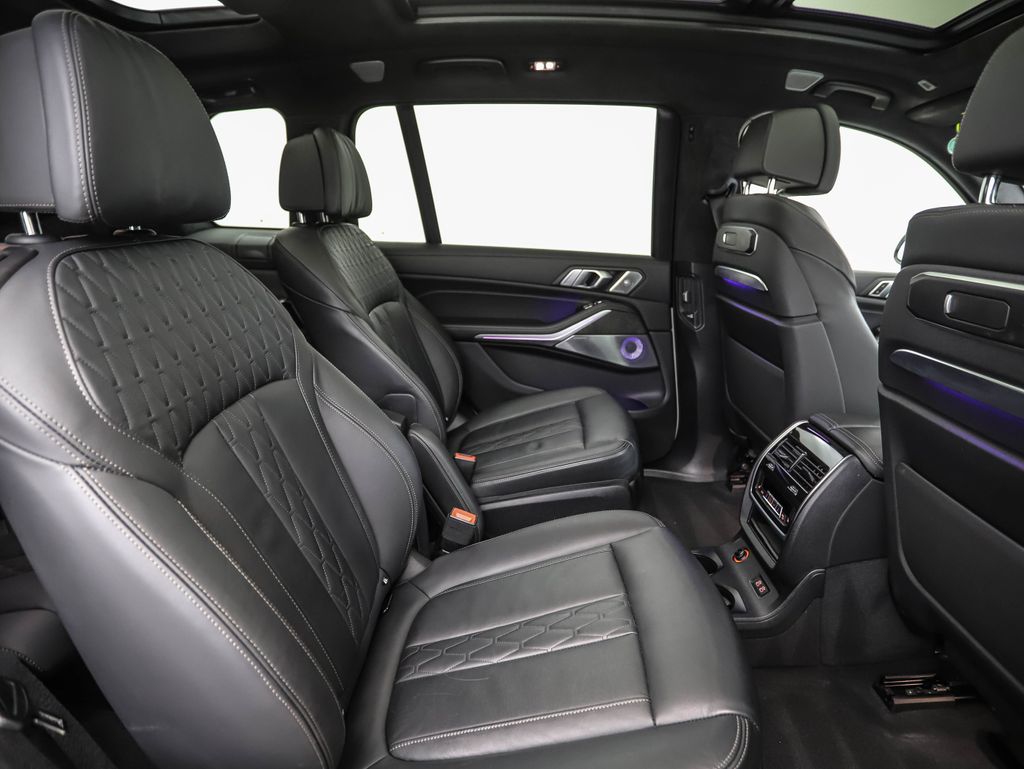 Thumbnail: 2024 BMW X7 - 31