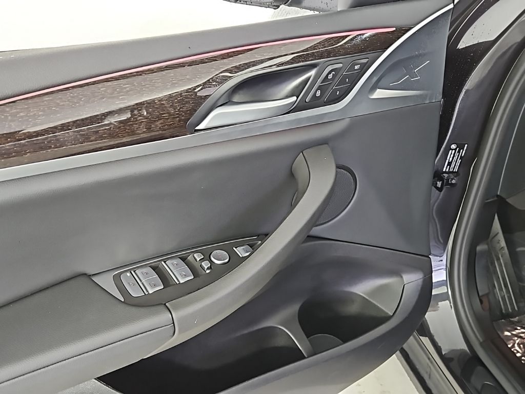 Thumbnail: 2025 BMW X4 - 12