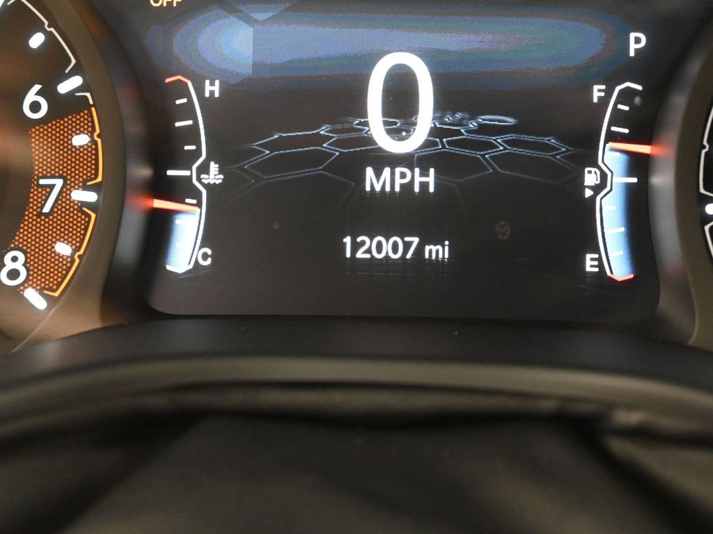 Used 2024 Diamond Black Crystal Pearlcoat Jeep Latitude Lux image 24