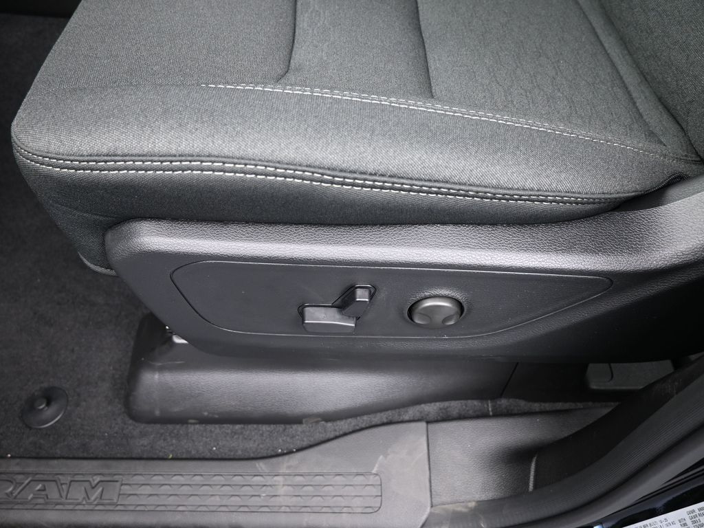 New 2026 Diamond Black Crystal Pearlcoat Ram Big Horn/Lone Star image 15