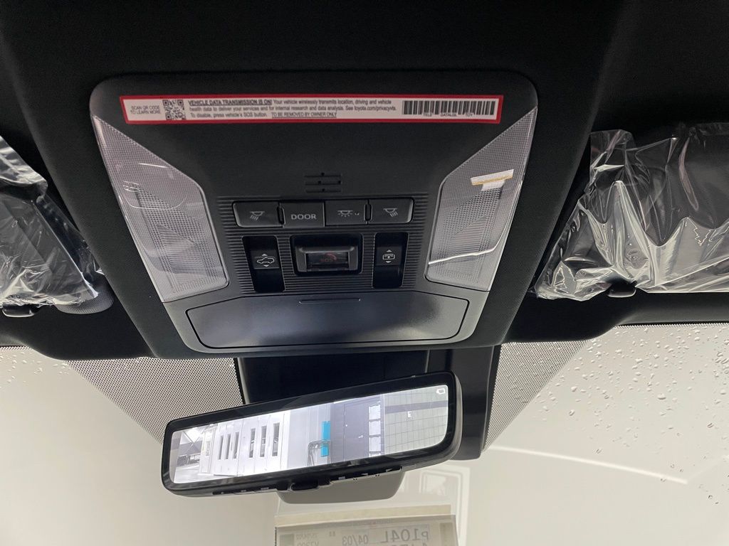 2025 Toyota RAV4 XSE 32